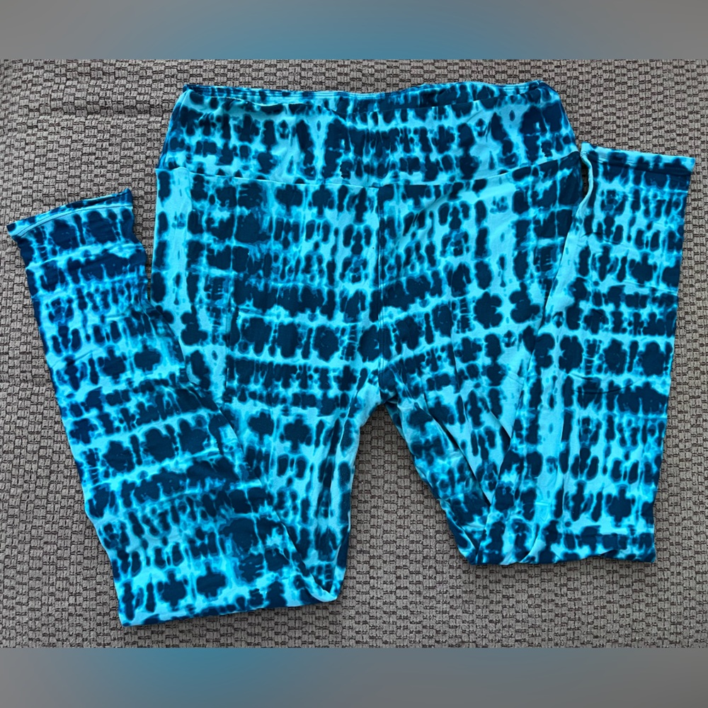 Tie Dye LuLaRoe Tall & Curvy Leggings for Plus Size. Buttery Soft Green.